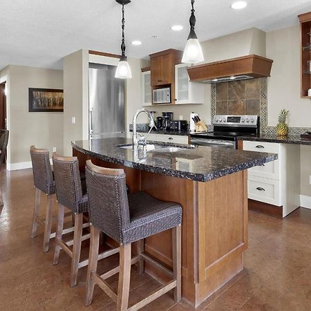 Sunset Ridge - Luxurious Corner Condo - Spectacular Mt Views With Open Pool! Canmore Bagian luar foto