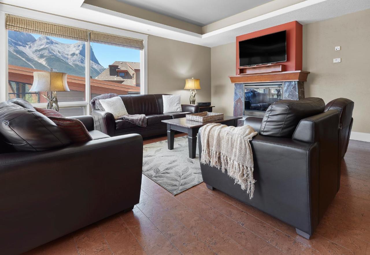 Sunset Ridge - Luxurious Corner Condo - Spectacular Mt Views With Open Pool! Canmore Bagian luar foto