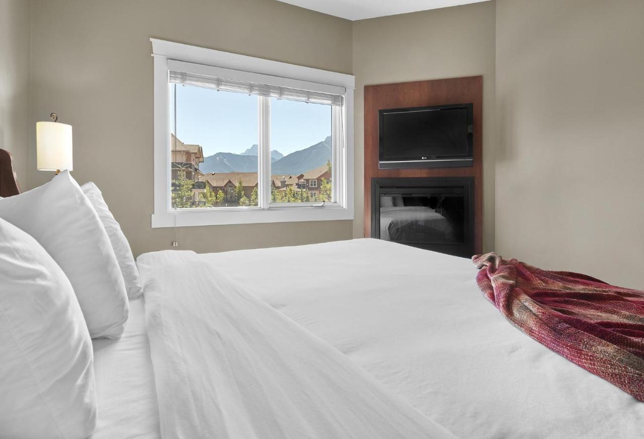 Sunset Ridge - Luxurious Corner Condo - Spectacular Mt Views With Open Pool! Canmore Bagian luar foto