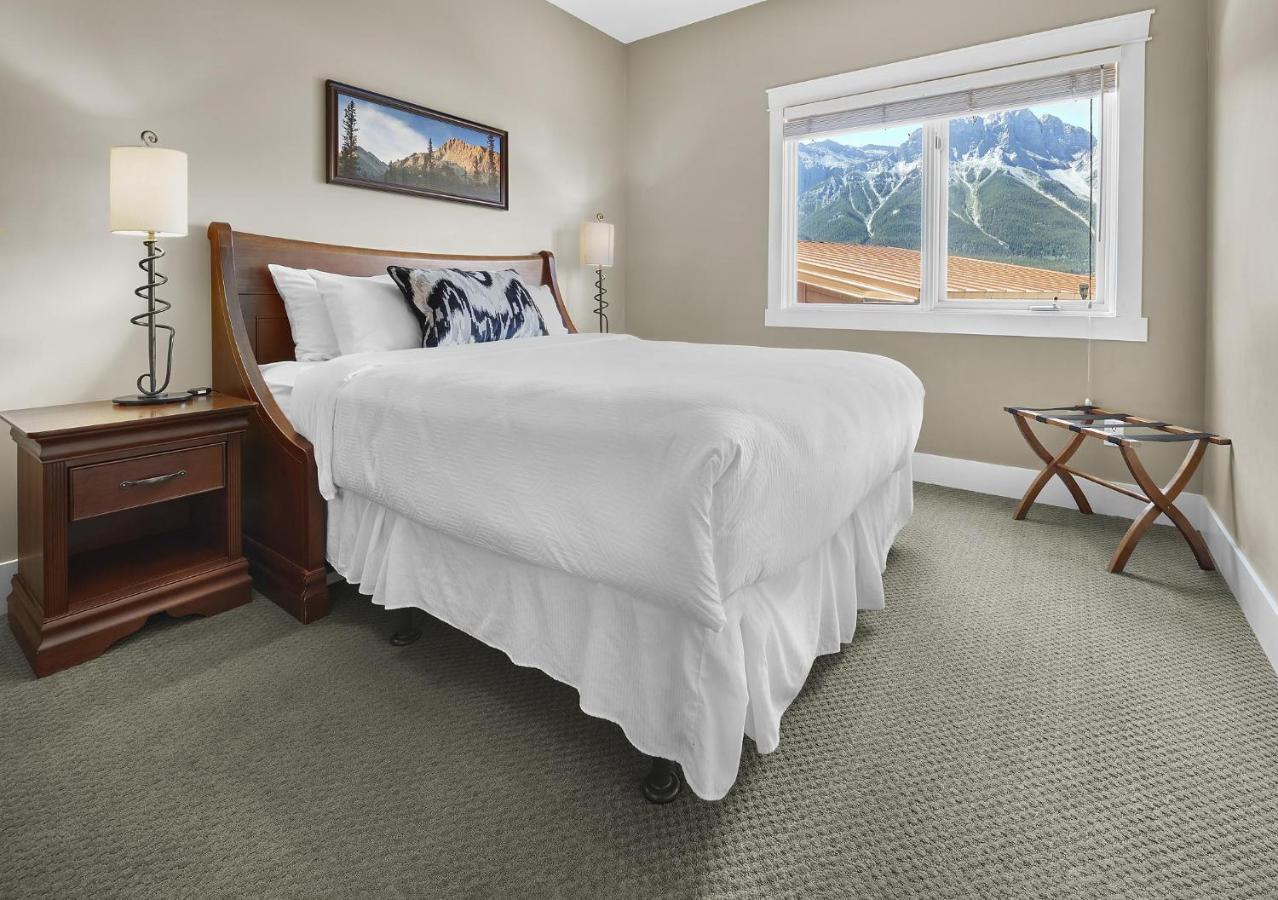 Sunset Ridge - Luxurious Corner Condo - Spectacular Mt Views With Open Pool! Canmore Bagian luar foto