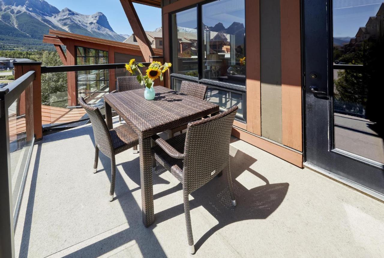 Sunset Ridge - Luxurious Corner Condo - Spectacular Mt Views With Open Pool! Canmore Bagian luar foto