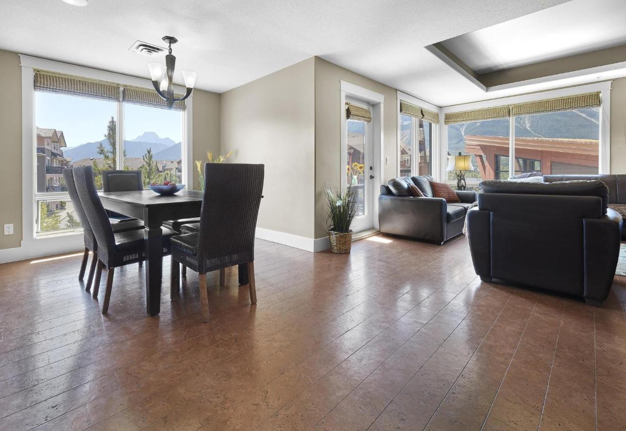 Sunset Ridge - Luxurious Corner Condo - Spectacular Mt Views With Open Pool! Canmore Bagian luar foto