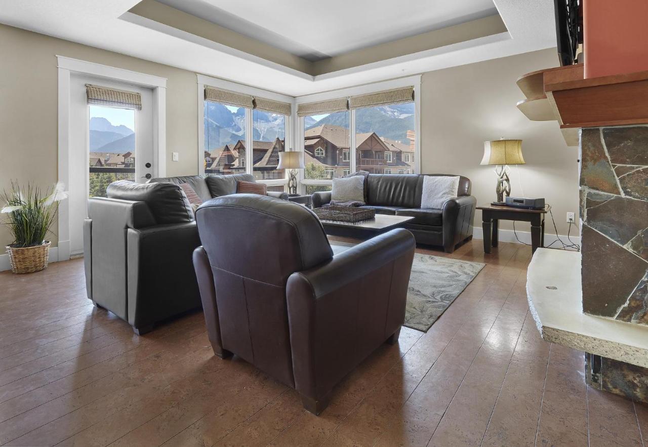 Sunset Ridge - Luxurious Corner Condo - Spectacular Mt Views With Open Pool! Canmore Bagian luar foto