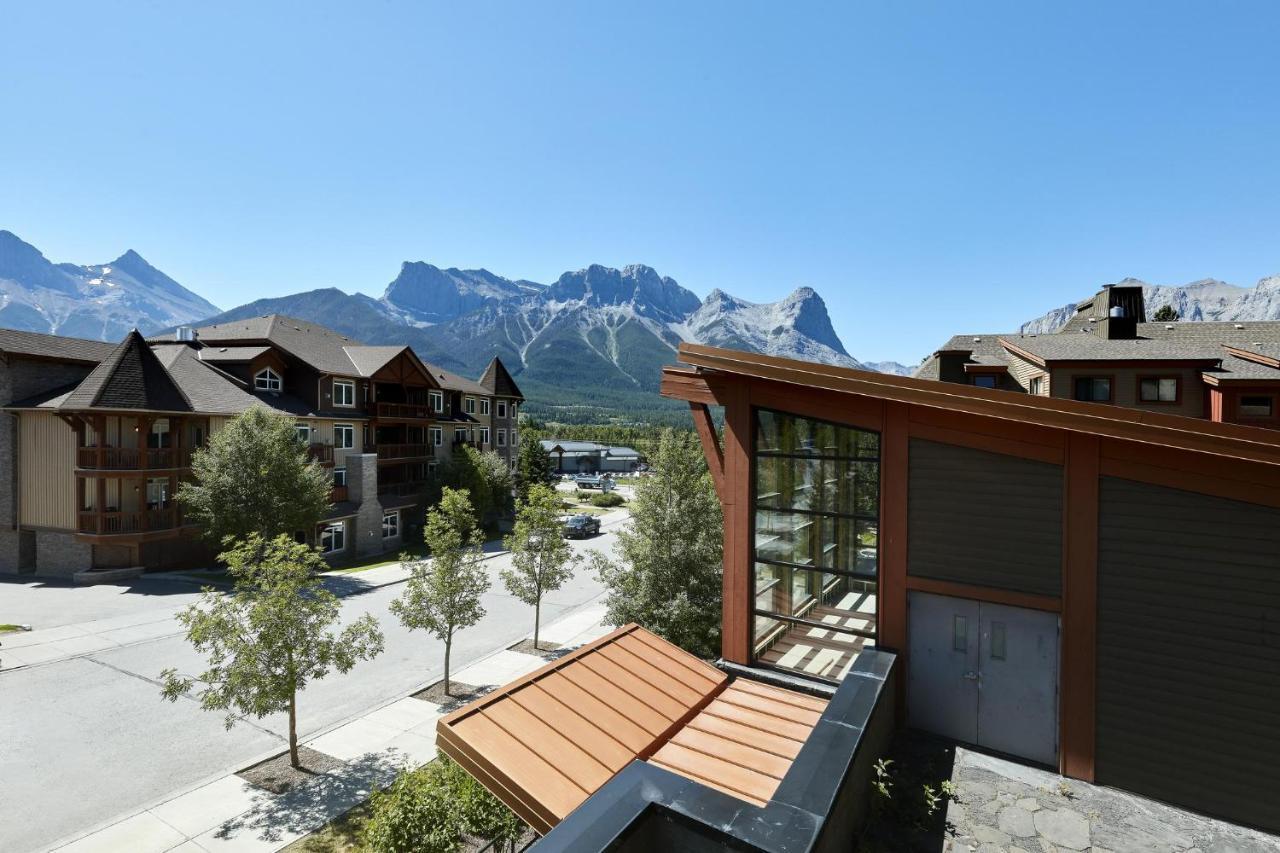Sunset Ridge - Luxurious Corner Condo - Spectacular Mt Views With Open Pool! Canmore Bagian luar foto